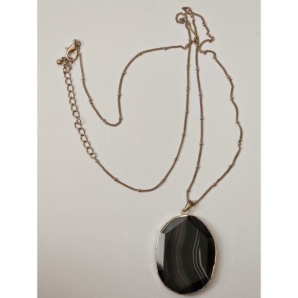 Elegant Banded Onyx Agate Natural Linear Veining On 33 Inch Gold Tone Chain - Picture 1 of 7
